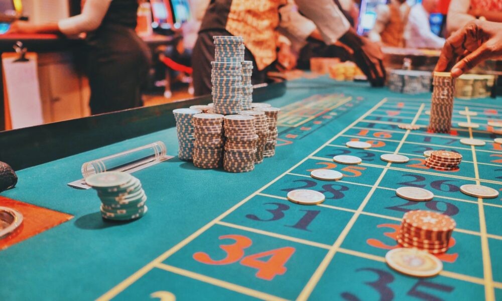 How syndicate winnings get divided among online lottery group members?